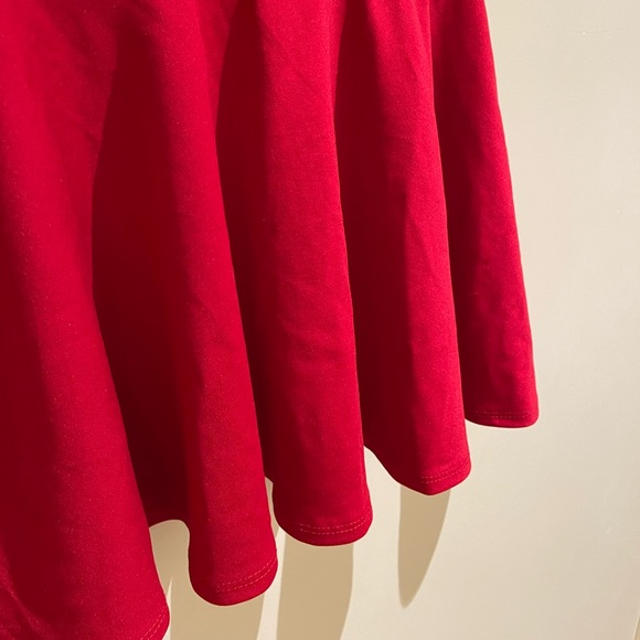 Red skirt - Picture 2 of 3